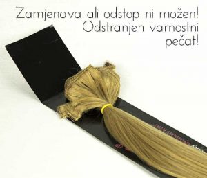 Reklamcije in vračila 4 Snop svetlo rjavih lasnih podaljškov, pritrjenih z rumenim trakom in nameščenih na črno kartonsko podlago. Zgornje besedilo v slovenščini se glasi "Zamenjava ali odstop ni možen! Odstranjen varnostni pečat!" prevod v "Zamenjava ali vračilo ni možno! Vračila ali reklamacije ne sprejemamo.