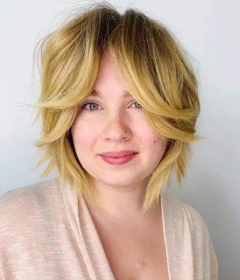 Idealne in zgrešene pričeske za okrogel obraz 2 Choppy bob s curtain frufrujem, ki podaljša in zoži okrogel obraz