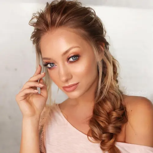 Idealne in zgrešene pričeske za srčast obraz 19 04 ohlapna razmrsena stranska kita srcast obraz