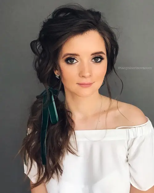 Idealne in zgrešene pričeske za srčast obraz 11 10 razmrsen stranski cop srcast obraz