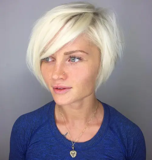 Idealne in zgrešene pričeske za srčast obraz 13 12 platinasto blond pixie bob srcast obraz