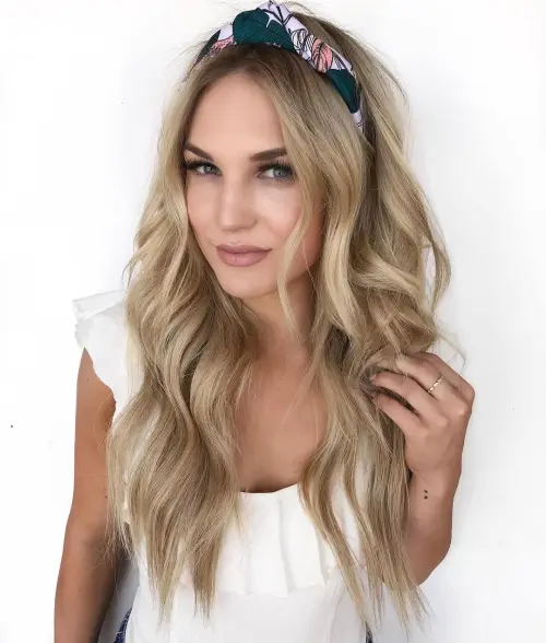 Idealne in zgrešene pričeske za srčast obraz 17 16 blond dredki z naglavnim trakom srcast obraz