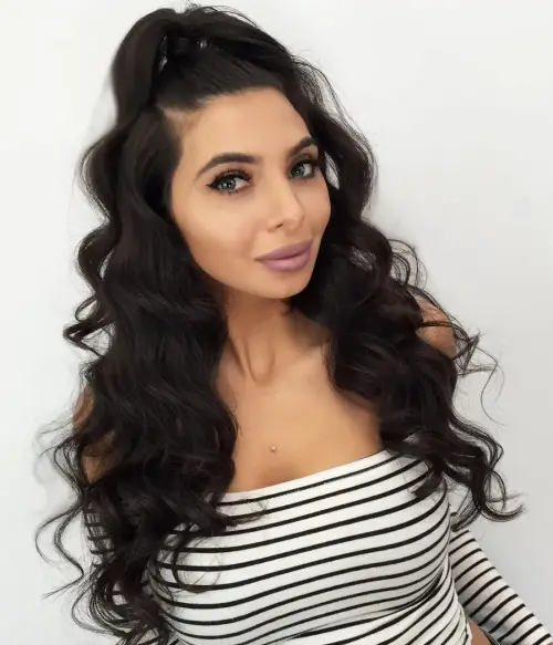 Idealne in zgrešene pričeske za srčast obraz 18 17 dolgi valoviti polspeti lasje srcast obraz