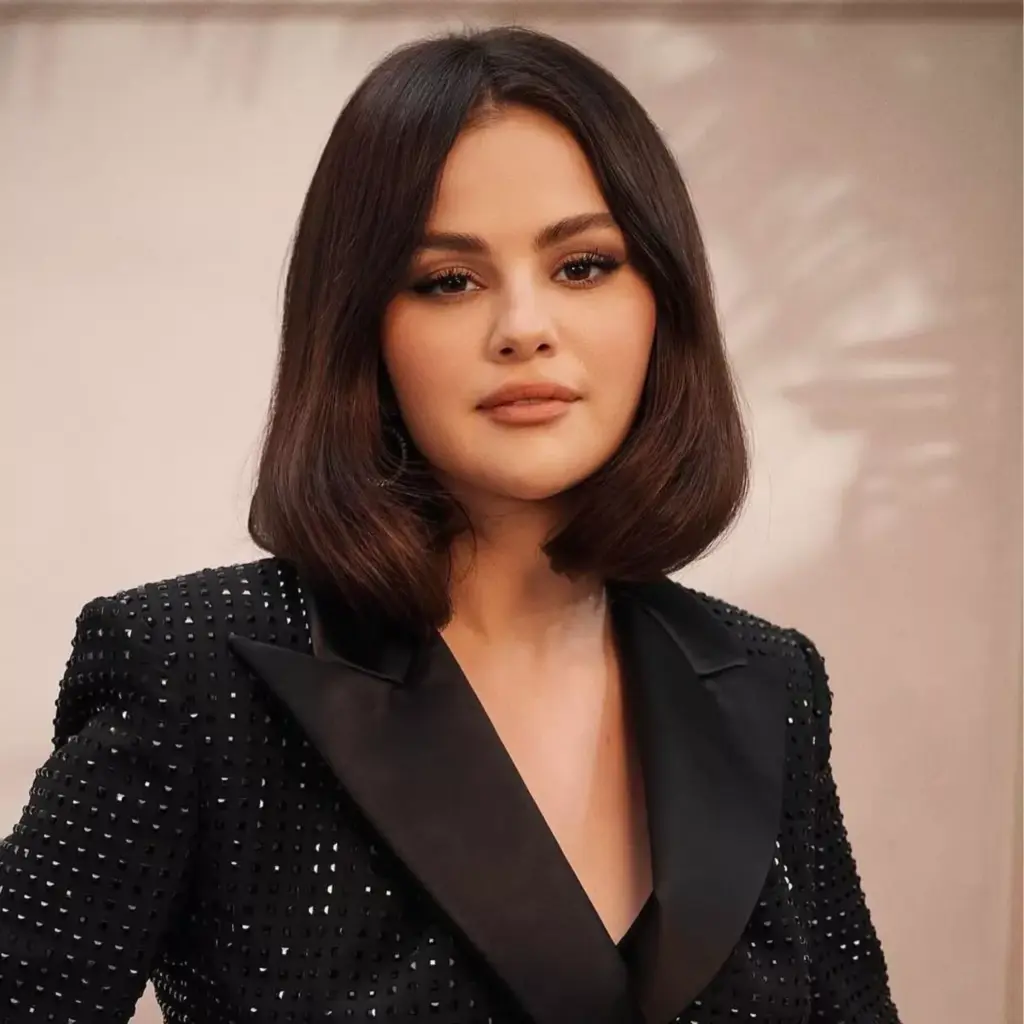 Idealne in zgrešene pričeske za srčast obraz 5 Bent midi bob s subtilnim zasukom konic, ki uravnoteži proporce srčastega obraza