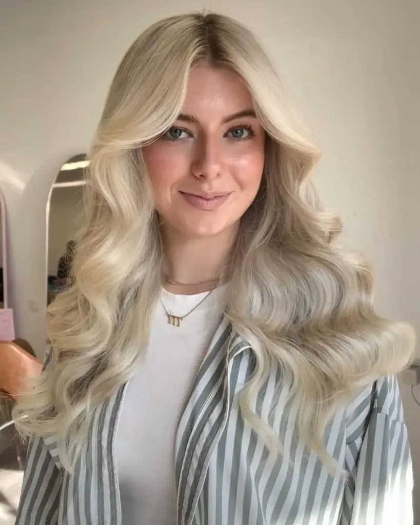 Idealne in zgrešene pričeske za kvadratni obraz 10 Butterfly frizura z večplastnimi sloji, ki ublaži poteze in doda lahkotnost kvadratnemu obrazu