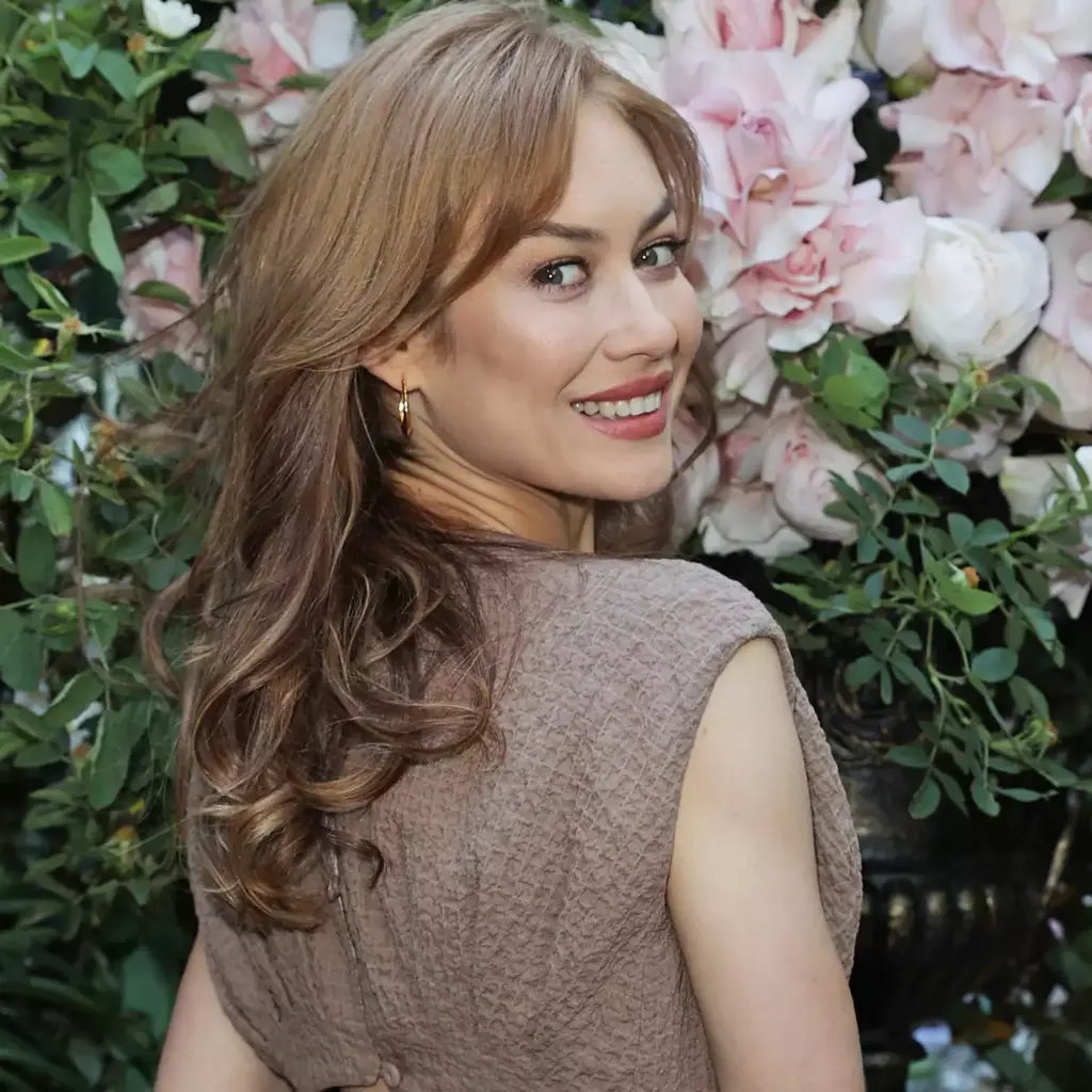 Idealne in zgrešene pričeske za podolgovat obraz 9 Curtain frufru, ki optično skrajša čelo in doda širino pri podolgovatem obrazu