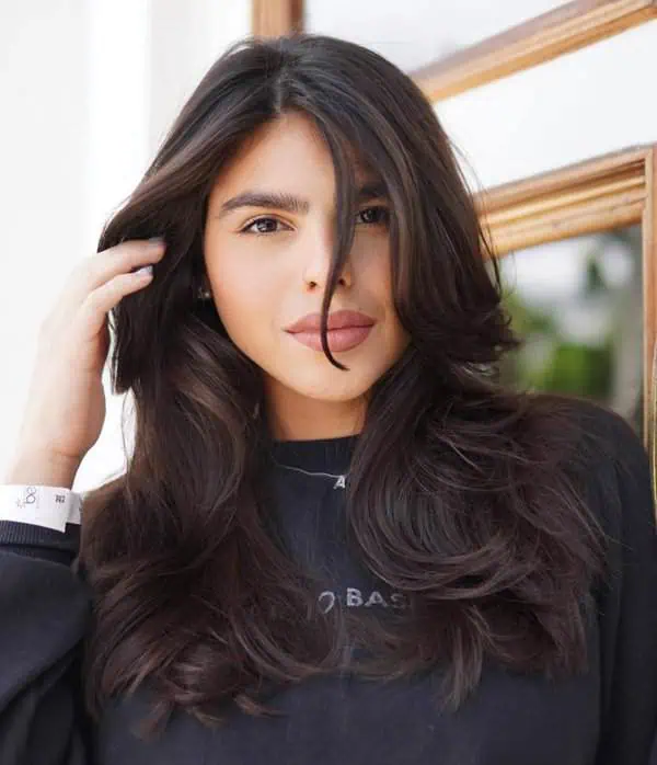 Idealne in zgrešene pričeske za ovalen obraz 17 dolgi slojasti rjavi lasje za ovalen obraz