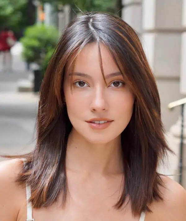 Idealne in zgrešene pričeske za ovalen obraz 21 dvoplastna ramenska priceska z razredcenimi konci ovalen obraz