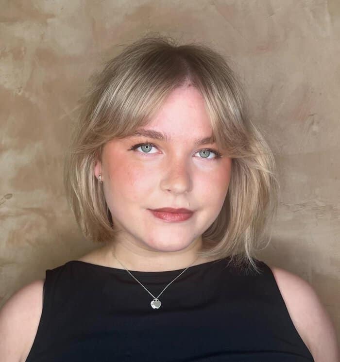 Idealne in zgrešene pričeske za okrogel obraz 17 nezen bob z stranskim frufrujem za okrogel obraz