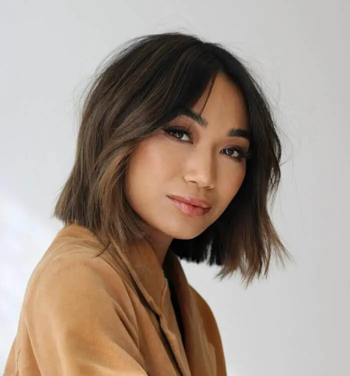 Idealne in zgrešene pričeske za okrogel obraz 19 raven bob z dalsimi sprednjimi prameni za okrogel obraz