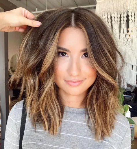 Idealne in zgrešene pričeske za kvadratni obraz 24 razgiban dolgi bob za kvadratni obraz