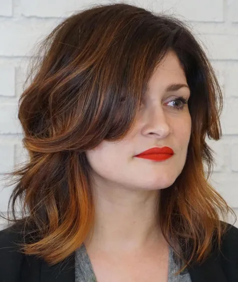 Idealne in zgrešene pričeske za kvadratni obraz 26 razgiban lob z stranskim frufrujem za kvadratni obraz