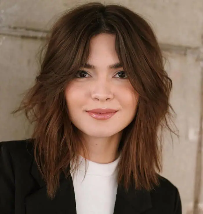 Idealne in zgrešene pričeske za okrogel obraz 21 razslojeni lob z plastmi od sredine dolzine za okrogel obraz