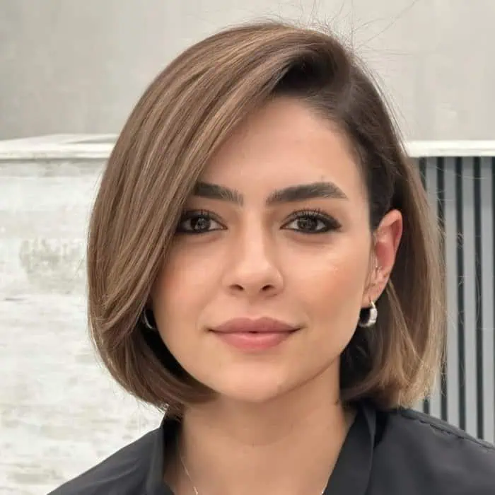 Idealne in zgrešene pričeske za okrogel obraz 24 urejen bob z notranjimi valovi in precesano preco za okrogel obraz