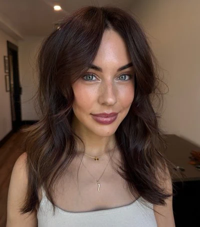 Idealne in zgrešene pričeske za podolgovat obraz 24 dolgi razmrseni valoviti lasje poldogovat obraz