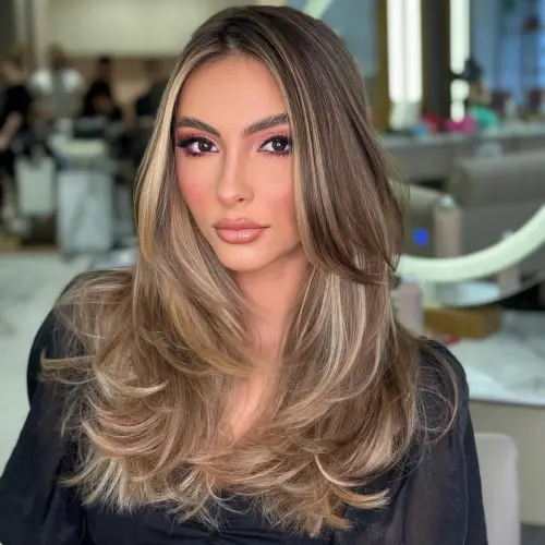 dolgi tanki lasje z plastmi od sredine do konice