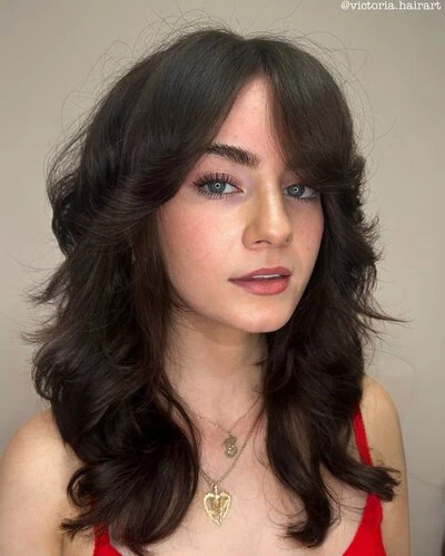 Idealne in zgrešene pričeske za podolgovat obraz 20 mehka metuljcek priceska za goste lase poldogovat obraz