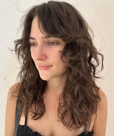 Idealne in zgrešene pričeske za podolgovat obraz 18 neurejeni valoviti sloji poldogovat obraz