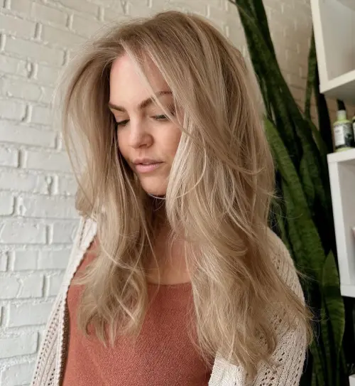 neznatna medenoblond shag priceska za tanke lase