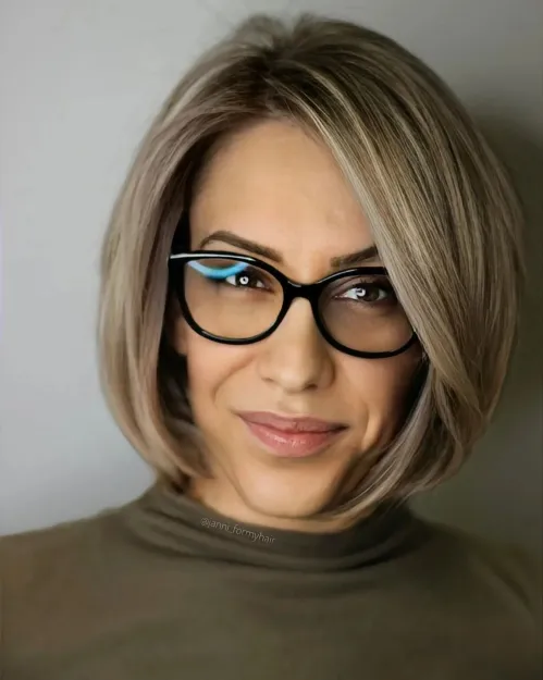 obrazno objemajoc bob do brade za tanke lase