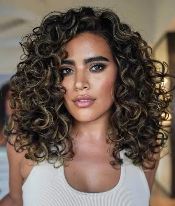 ramenski crni kodri z prameni