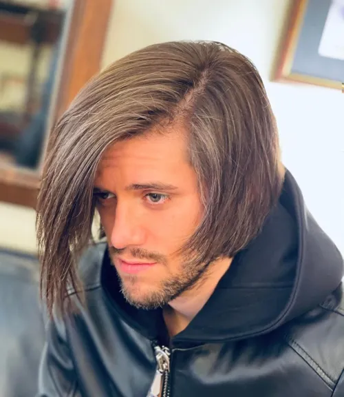 Moderne frizure za moške 39 dolga frizura asimetricni bob z preco za moske