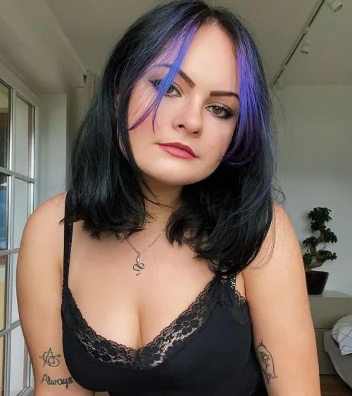 Frizure za punce 48 egirl frufru s barvnimi prameni