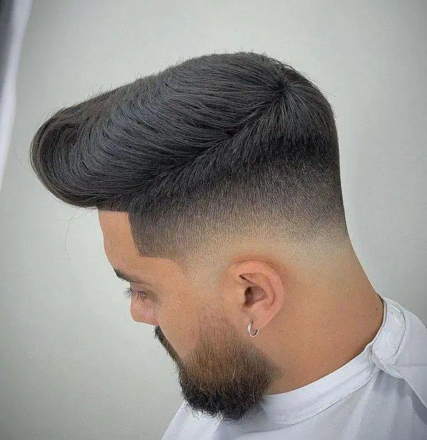 Moderne frizure za moške 66 frizura za goste lase pompadour drop fade
