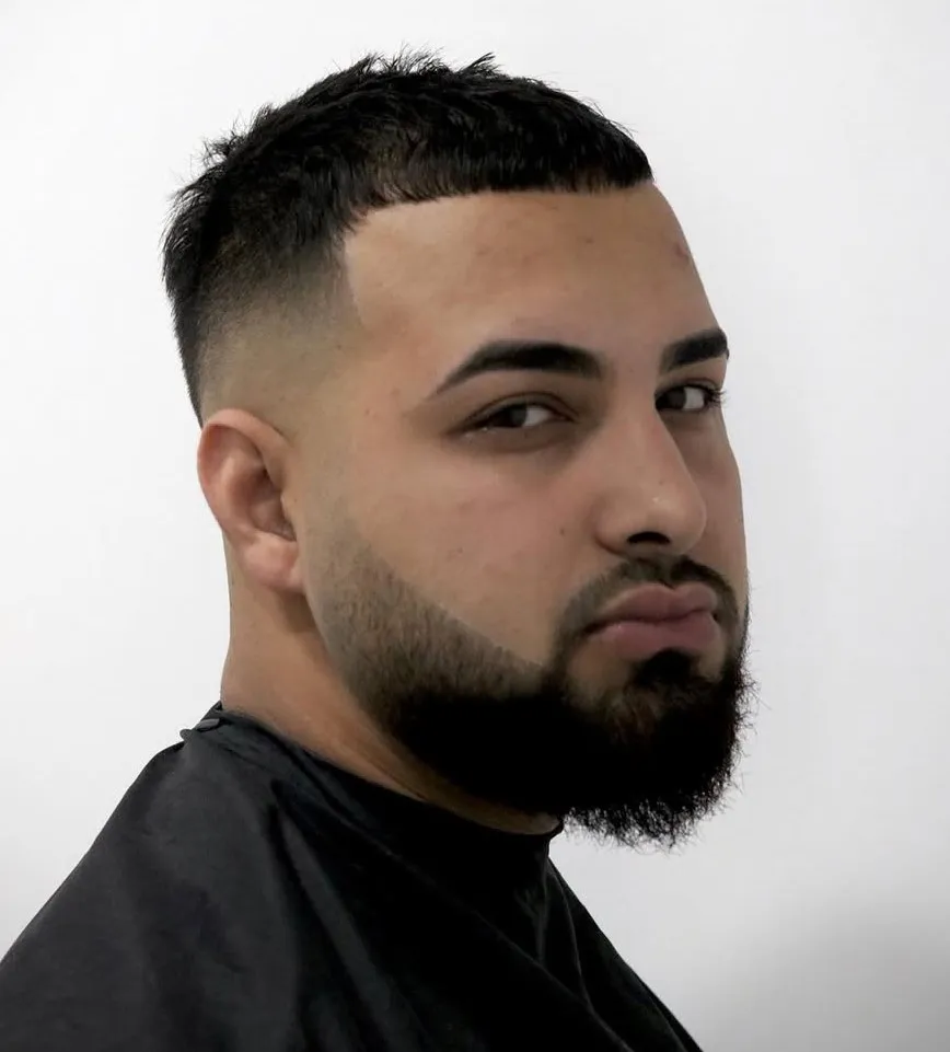 frizura za ovalen obraz caesar z brado