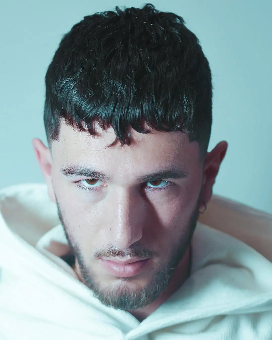 Choppy french crop frizura s teksturo za podolgovat obraz.