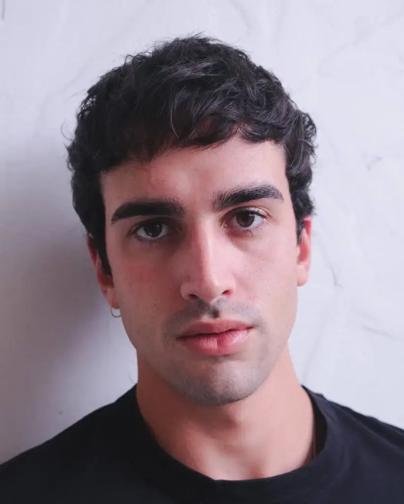 frizura za pravokotni obraz kodrasta