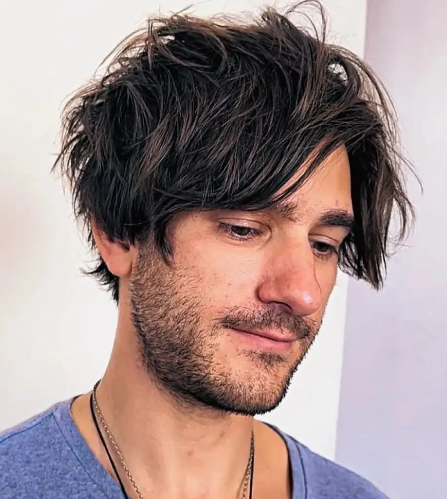 frizura za pravokotni obraz srednje dolga razmrsena