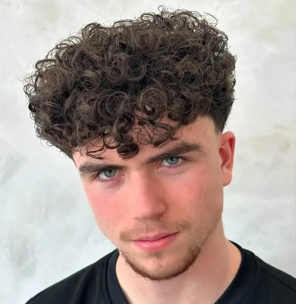 frizura za srcast obraz kodrasta frizura