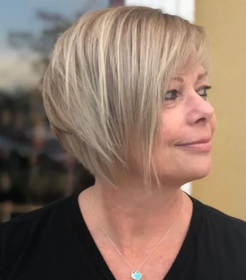 kratek pixie bob s stransko franjico