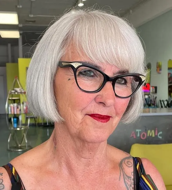 kratek raven paz po 60 letu