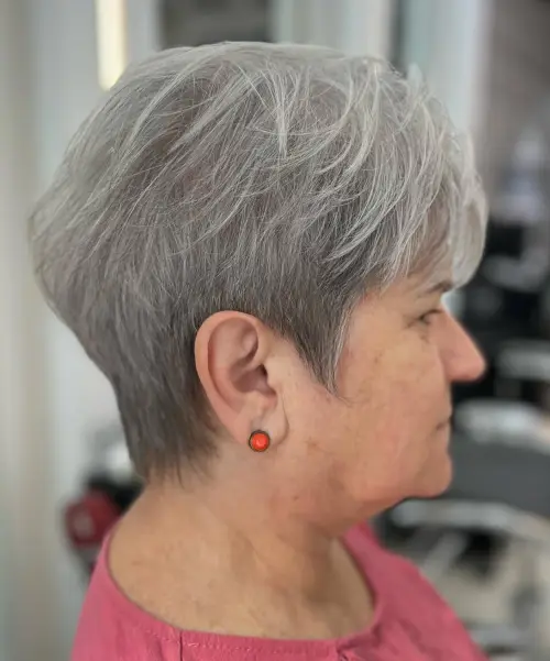 kratka siva pernata priceska