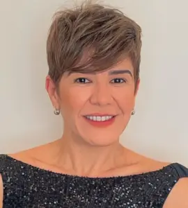 kratka strizenje s teksturo in stranskim lokom