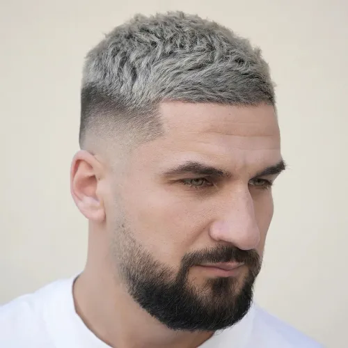 Moderne frizure za moške 7 moska kratka frizura dvobarvni fade 14