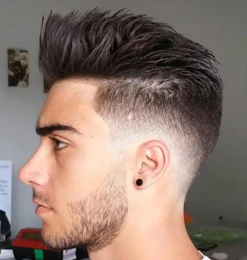 Moderne frizure za moške 13 moska kratka frizura fade s konicastim vrhom 8 1
