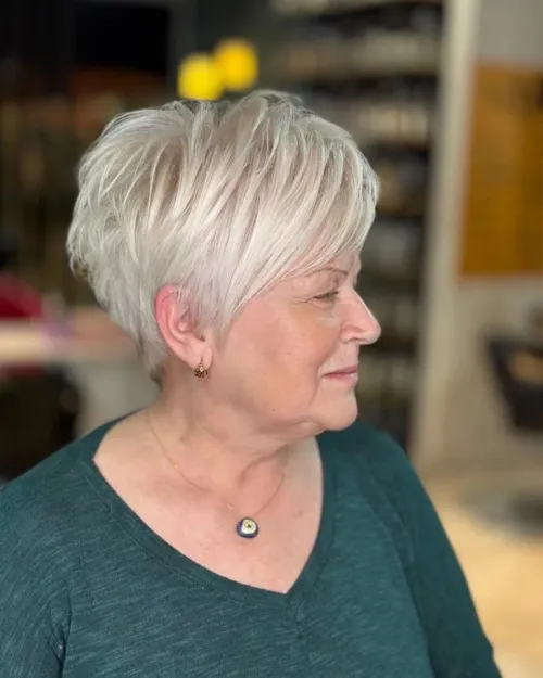 plasten pixie z volumnom po 70 letu