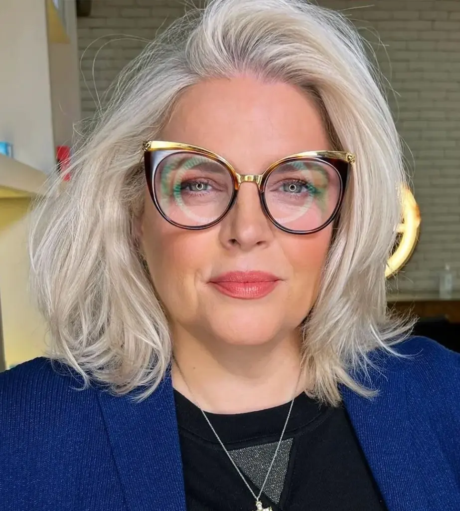 platinasta kratka priceska za okrogel obraz