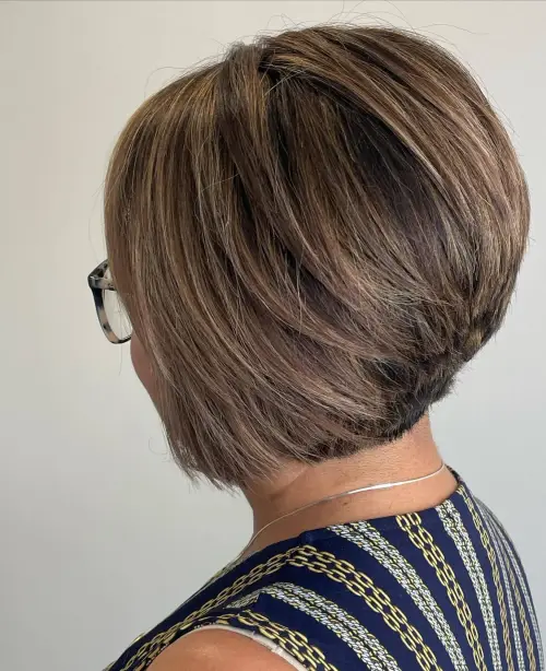 rjav stacked bob po 60 letu