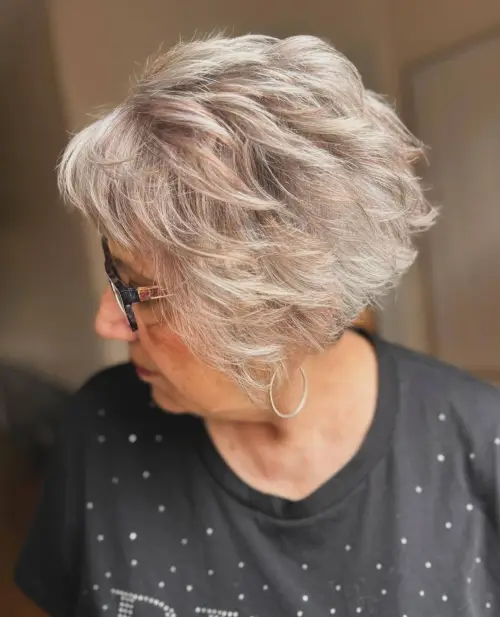 siva pernata priceska s franjico