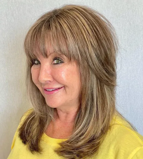 srednje dolga priceska s franjami in plastmi